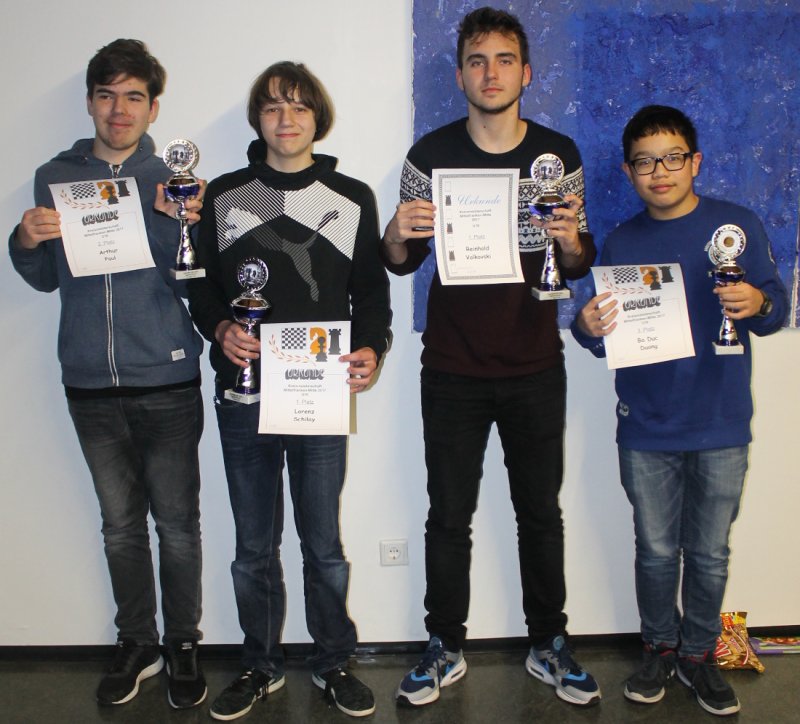 KJEM Mittelfranken-Mitte 2017 U16/18-Sieger: vlnr Arthur Paul (2. U16), Lorenz Schilay (1. U16), Reinhold Volkovski (1. U18), Ba Duc Duong (3. U16)